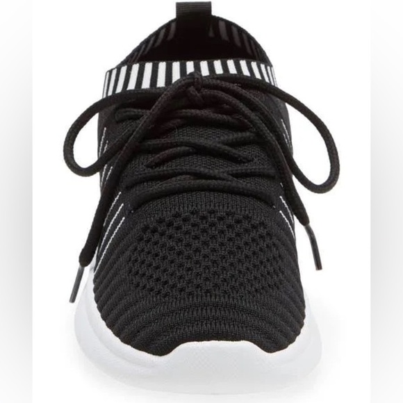 Danskin Energy Black White Sneakers Lightweight Stretch Knit Upper Size 9.5 - Picture 2 of 11